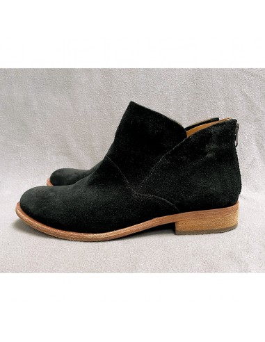 Kork-Ease black suede ankle boots, size 8 En savoir plus