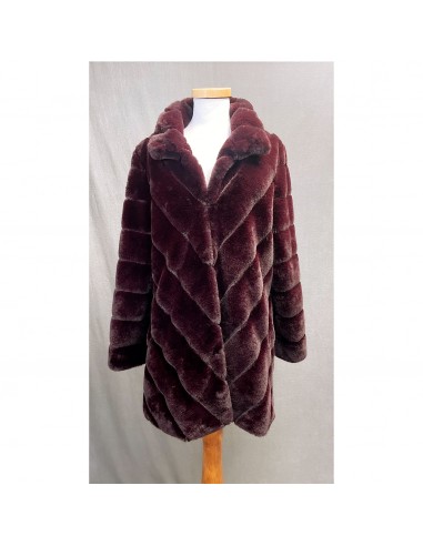 Love Token burgundy faux fur coat, size M une grave pollution 